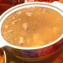 臘肉排骨筍湯的做法
