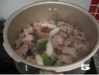 清燉白蘿卜牛腩湯的做法圖解5