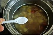山藥蘿卜排骨湯的做法圖解6