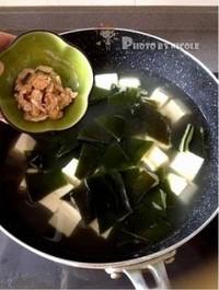 海帶豆腐湯的做法圖解5